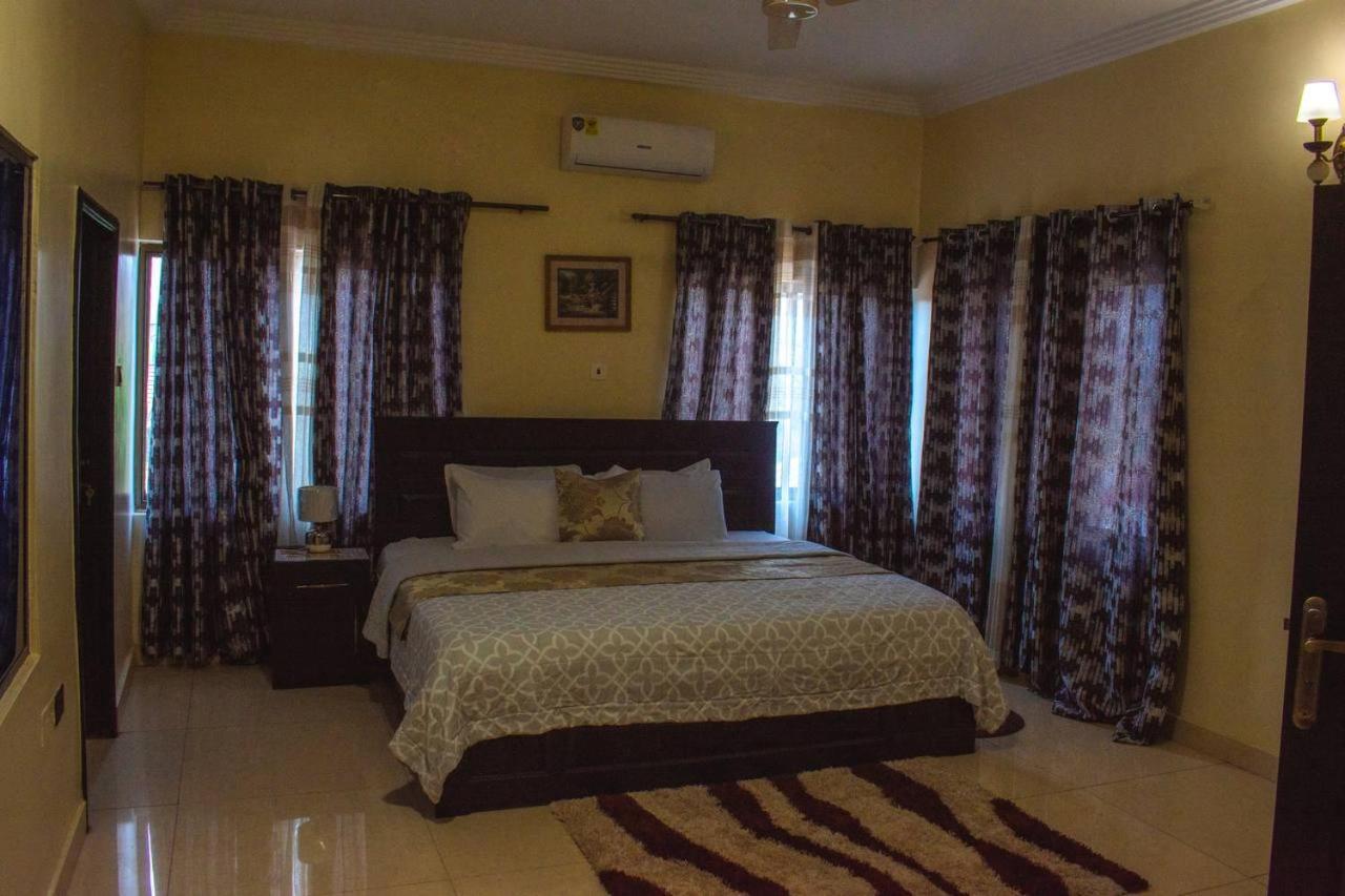 Afranasa Inn Tema Exterior foto